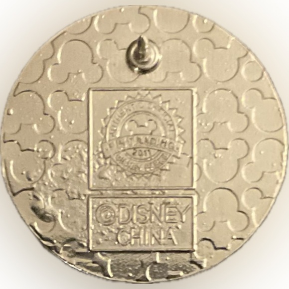 Disney Trading Pin Pirates of the Caribbean Flag - Picture 2 of 2